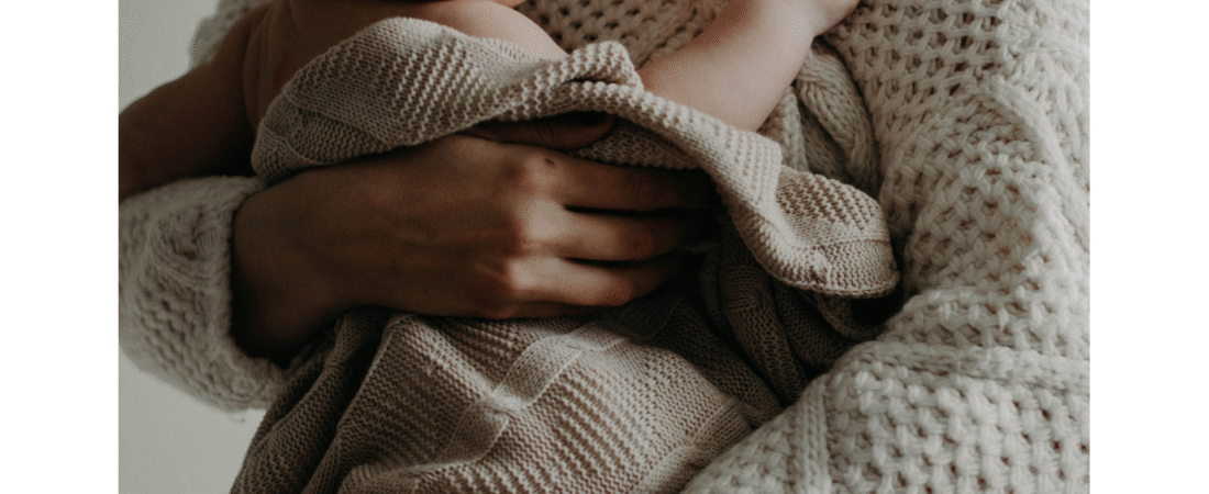 Les essentiels de maman pour les 3 premiers mois de bébé 💕 (Pas l’infirmière, juste moi)